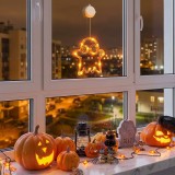 Decoratiune luminoasa de Halloween, fantoma, cu ventuza, 12 LED-uri, 20 x 18,5 cm, 3 x AAA