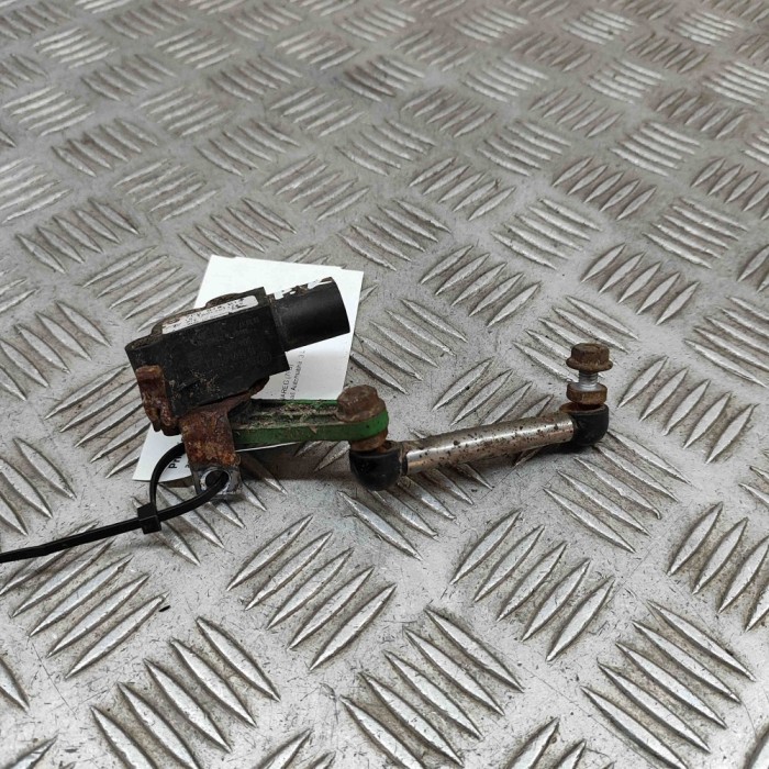 Senzor de nivel &icirc;nălțime st&acirc;nga față VW TOUAREG 7P5 2017 OEM: 7P0616213,15.1601-0117.2,15.1601-0103.1 24868460