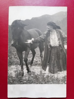 Regina Maria si calul sau foto