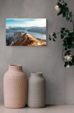 Tablou Canvas, "Solitar pe culmile munților acoperiți de nea", Scenă, Munte, Panoramă, Lac, Nor, Cer, Zăpadă, Persoană, V&acirc;rf, Natură, 39 x 26 cm, CMCL