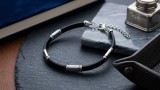 Cumpara ieftin Bratara pentru Barbati din Cauciuc Negru si Argint 925, cu Elemente Cilindrice Lucioase,