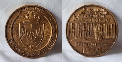 medalia Municipiul Curtea de Arges - cu prilejul ridicarii orasului la rangul de Municipiu, medalie semnata V.G foto