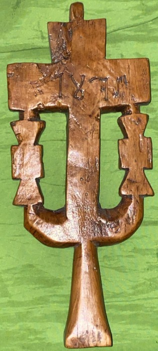 PRISTOLNIC,PECETAR SIGILIU VECHI PENTRU PRESCURI/PIESA FOARTE VECHE DATATA 1875/ INITIALE RITUALICE/