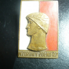 Insigna mare Soldat Exemplar 1950 Polonia ,bronz si email ,dim.=4,1x3cm