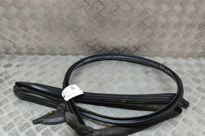 Garnitura ușă st&acirc;nga spate TESLA MODEL 3 2021 OEM: 1090511-00-L | 27183733