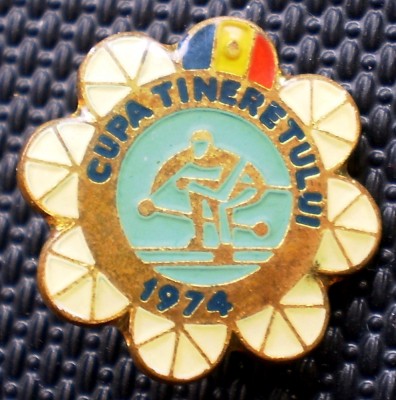 II.017 INSIGNA ROMANIA CUPA TINERETULUI SKI SCHI 1974 foto