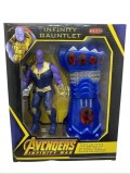 Set figurina Thanos cu manusa Infinity