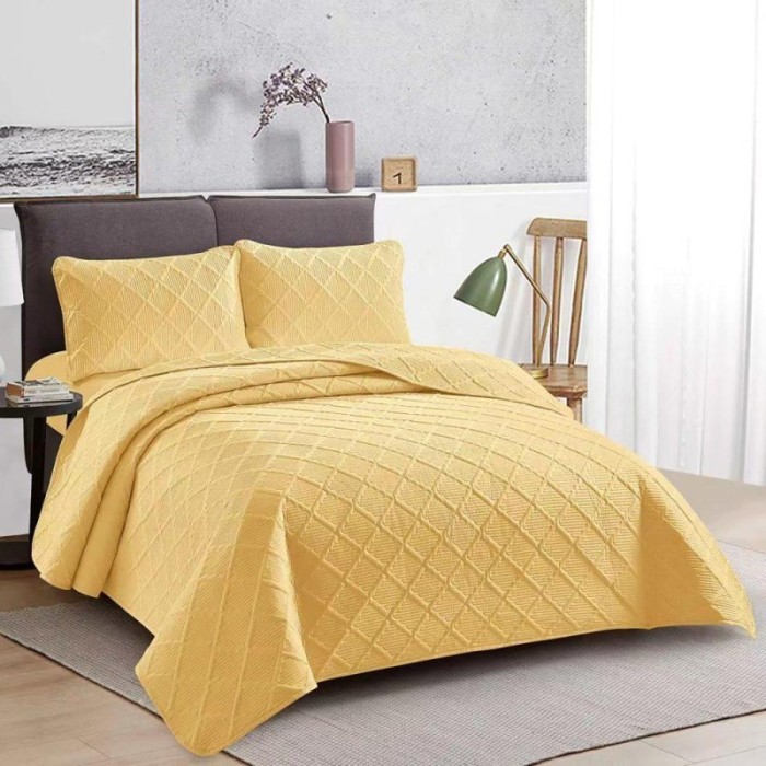 CUVERTURĂ PAT UNI + 2 FEȚE DE PERNĂ &ndash; GALBEN