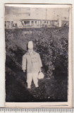 Bnk foto Ploiesti - copil in parcul Halelor - 1962, Alb-Negru, Romania de la 1950, Cladiri