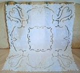 Fata de masa Vintage din IN, cu broderie florala manuala Madeira -ALB