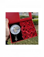 Set cadou Pearl in real life de Valentines Day, cu 12 trandafiri rosii de sapun, kit cu lantic si pandativ foto