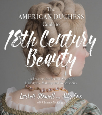 The American Duchess Guide to 18th Century Beauty: 40 Projects for Period-Accurate Hairstyles, Makeup and Accessories foto