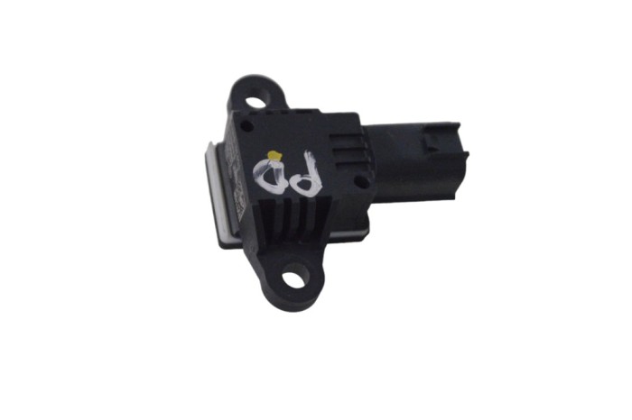 Senzor de impact dreapta față KIA SORENTO IV MQ4, MQ4A 2021 OEM: 95930-S1000 22406786