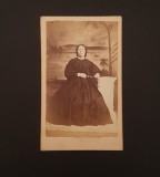 Portret Damă . Studio Victorian. Fotografie carte de vizită veche Anglia