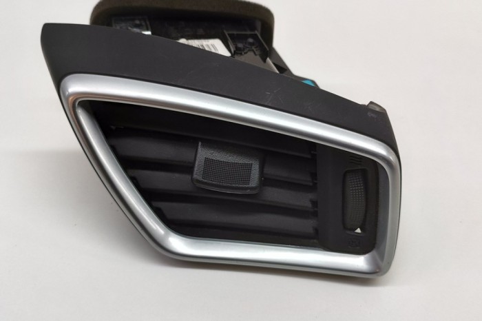 Gura de ventilație planșa de bord NISSAN QASHQAI II J11, J11_ 2017 OEM: 68760-4EA0A,68760-4EH0A 28254027