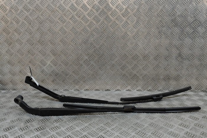 Braț ștergător față NISSAN LEAF ZE1 2019 OEM: 28886-3NL0A,28881-3NL0A 28363612