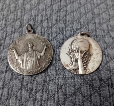 Doua medalii argintate foto