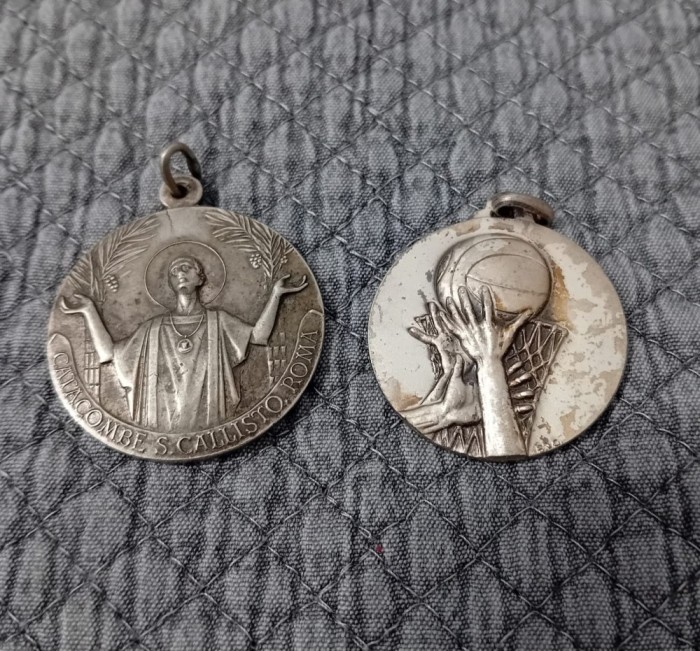 Doua medalii argintate