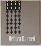 ARHIVA DURERII / ARCHIVE OF PAIN de LUCIAN BOIA , ADRIAN CIOROIANU , TOM SANDQVIST , CRISTI PUIU ...EDITIE IN ROMANA SI ENGLEZA , TIPARITA FATA - VERS