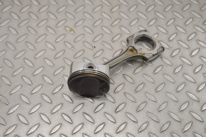Piston TOYOTA COROLLA Hatchback _E21_ 2021 OEM: 010833 20211034