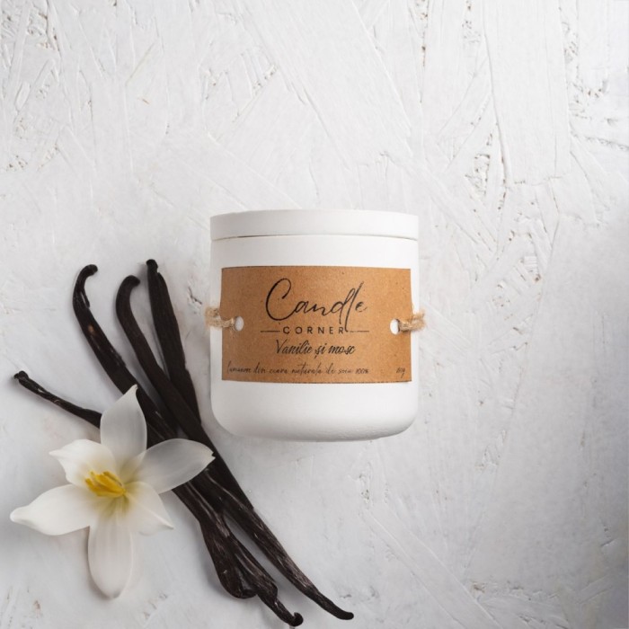 Lumanare handmade din ceara naturala de soia 100%, aroma Vanilie si mosc, Recipient ceramic alb, 150 g