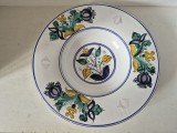 Platou / Strachină mare ceramică Majolică &ndash; 30 cm, pictată manual, semnată M