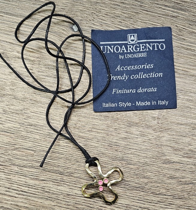 PANDANTIV DIN METAL CU FINISAJ AURIU PE SNUR CERAT,Unoargento by Unoaerre