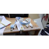 Bretele bavareze pentru petreceri BAVARIA II cu blazonul cu leul și model &icirc;n romburi albastre și albe