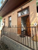 2 case la curte comună, 83 m&sup2; total, cu terasă și posibilitate mansardare &mdash; ultracentral, Cuza Vodă, Oradea