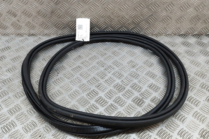 Garnitura ușă st&acirc;nga spate VOLVO V60 II 2020 OEM: 32229227 | 26391166