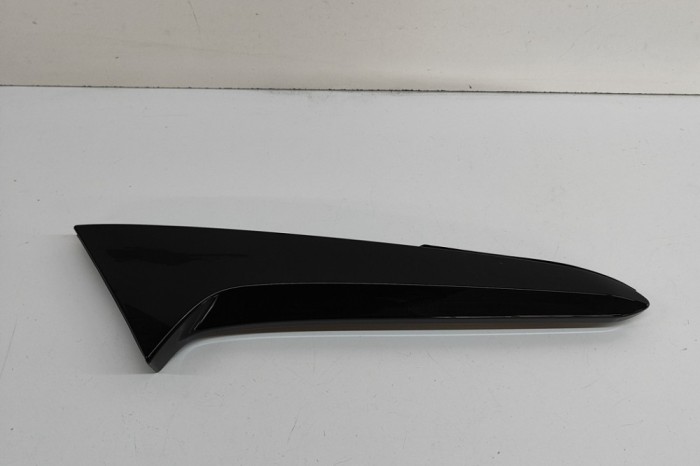 Ornament picurator haion dreapta MAZDA CX-30 DM 2023 OEM: DFR5-519B1,DFR5-B09B2 29509210
