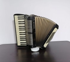V&acirc;nd Acordeon Hohner Verdi I A de 60 de basi