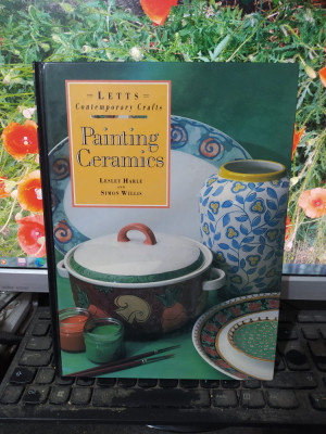 Painting Ceramics, lesley Harle și Simon Willis, editura Letts, Londra 1991, 154 foto