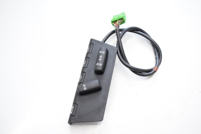 Buton de control scaun dreapta LAND ROVER RANGE ROVER SPORT L320 2005 OEM: YUB500160PVJ 10876570
