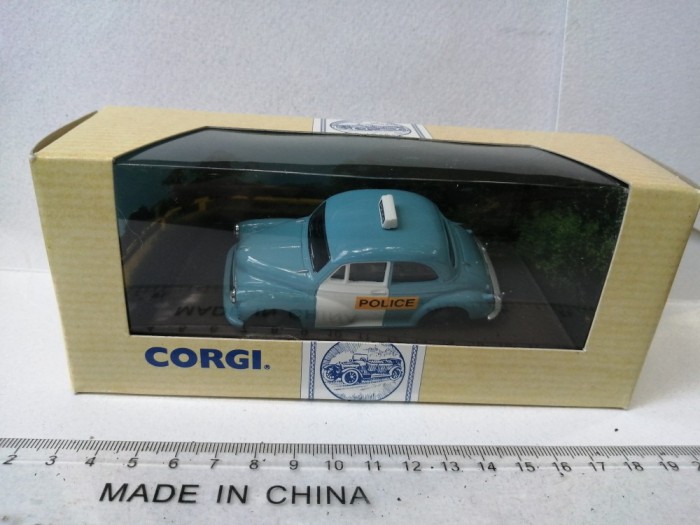 bnk jc Corgi Morris Minor Saloon - in cutie