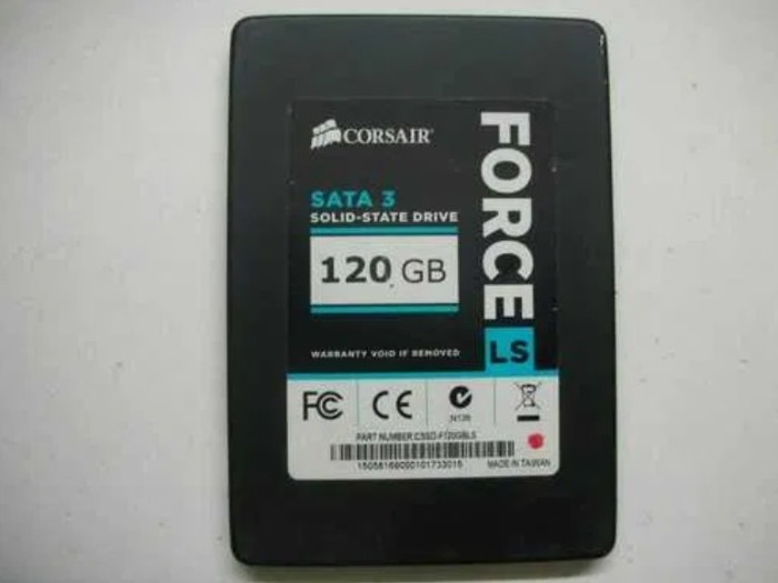 Ssd 120gb corsair force cu windows 10 64bit instalat pe el