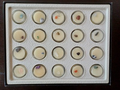 NI61 Colecție de pietre și minerale Sch&amp;auml;tze der erde foto