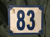 Numar vechi din tabla vopsita pentru casa nr 83 !