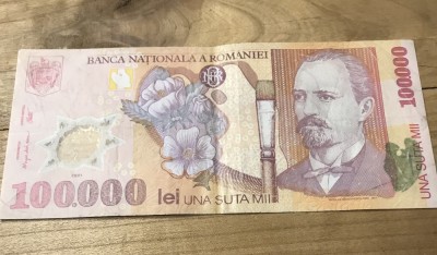 (1) Romania bancnota 100000 lei 2001 foto
