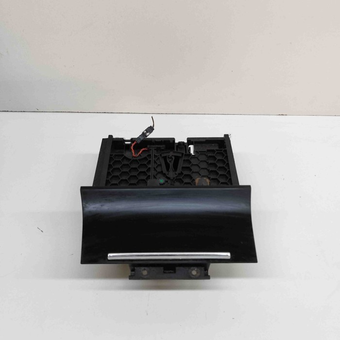 Scrumiera SKODA SUPERB III 3V3 2016 OEM: 3V1863077,3V1863077A,3V2863077,3V2863077A 29502329