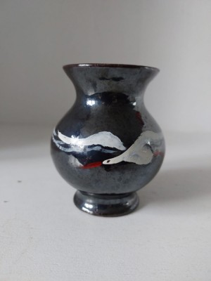 Vaza ceramica mica, pictata manual cu o pasare mare alba / barza, 8cm inaltime foto