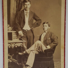 STUDIO TH . JOOP , BERLIN , DOI TINERI ROMANI IN STUDIO , FOTOGRAFIE C.D.V. , 1879