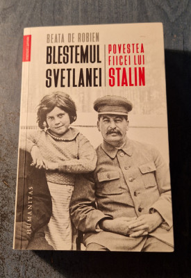 Blestemul Svetlanei povestea fiicei lui Stalin Beata de Robien foto