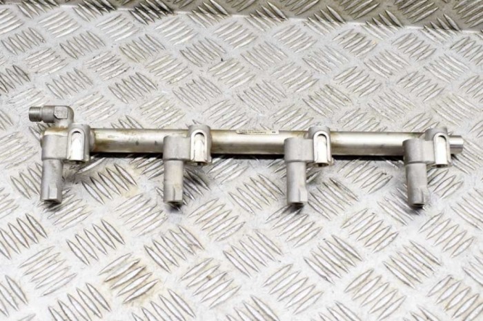 Rampa de combustibil dreapta JAGUAR XF X250 2015 OEM: 8W93-9G774-AE,0261555040 20941147