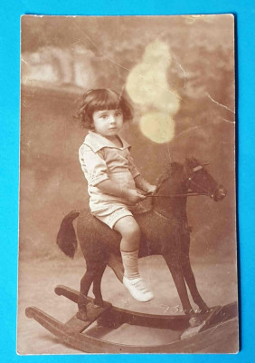 CP 1920 Romania fotografie imagine copil pe cal de jucarie atelier din Bucuresti foto