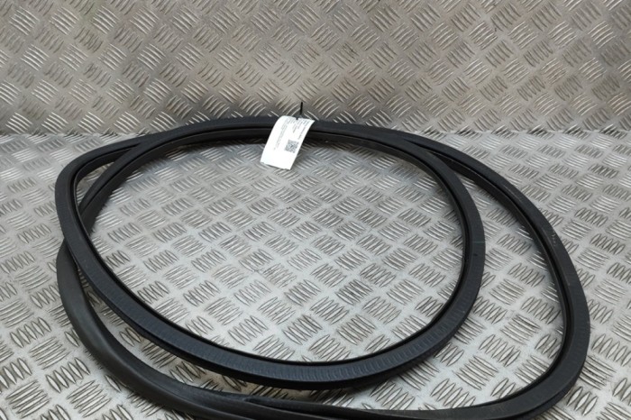 Garnitura ușă dreapta spate MERCEDES-BENZ GLE W167 2020 OEM: A0997250000 | 28351359