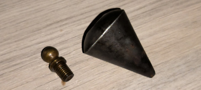 fir cu plumb ( metal - prinde magnetul )&nbsp; vintage 6.5 cm.