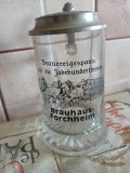 Halbă de sticlă, cu capac de metal. Proveniență: Germania. Preț 55 lei (negociabil).