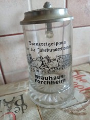 Halbă de sticlă, cu capac de metal. Proveniență: Germania. Preț 55 lei (negociabil).
