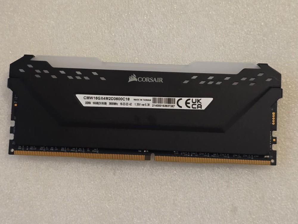 Memorie RAM Corsair Vengeance RGB Pro 8GB DDR4 3600MHz CL18 1.35V